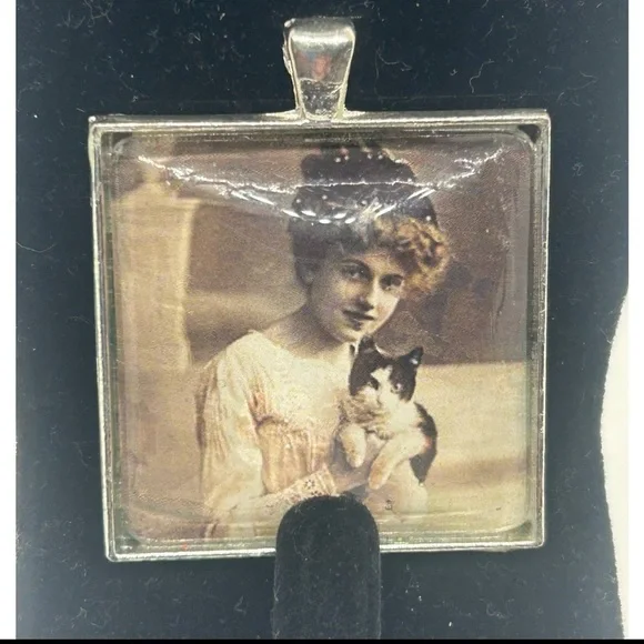 Vintage Square Portrait Photo Women Holding Cat Silver Tone Pendant Victorian - Picture 2 of 4